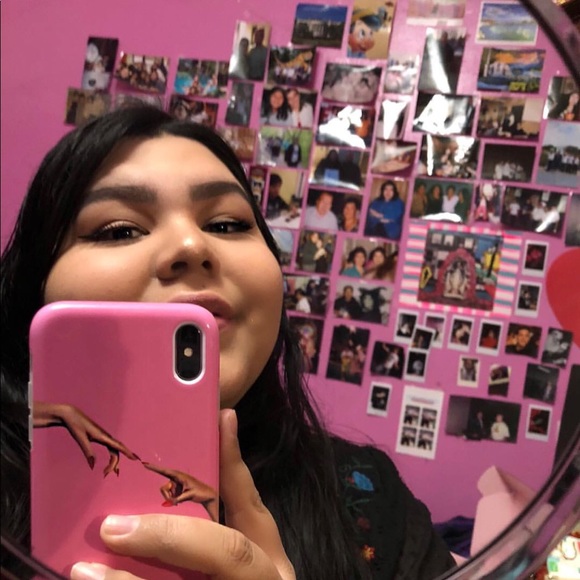 Meet your Posher, Emily - Picture 1 of 1